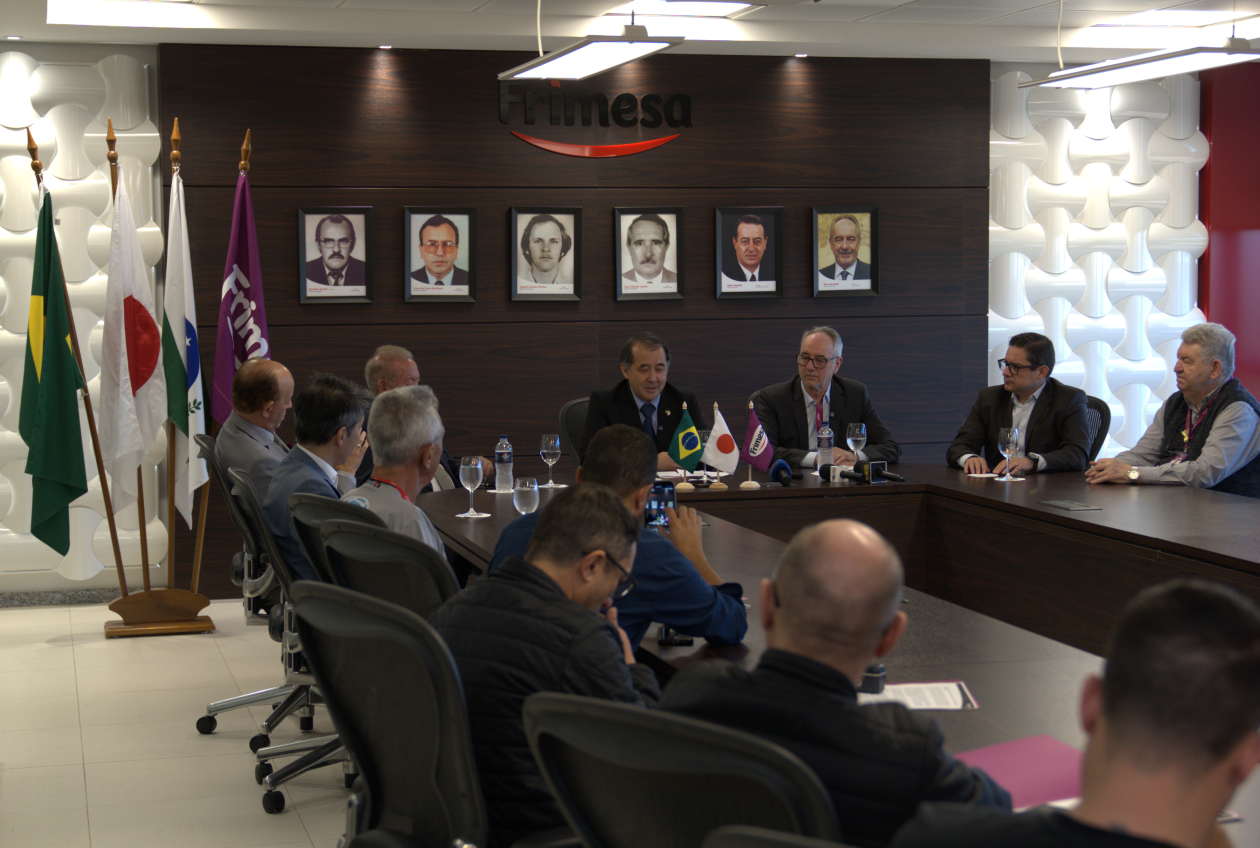 O Presidente Executivo da Frimesa, Elias José Zydek, recebeu lideranças do cooperativismo paranaense e o Embaixador do Japão no Brasil, Noguchi Yasushi, para uma reunião estratégica