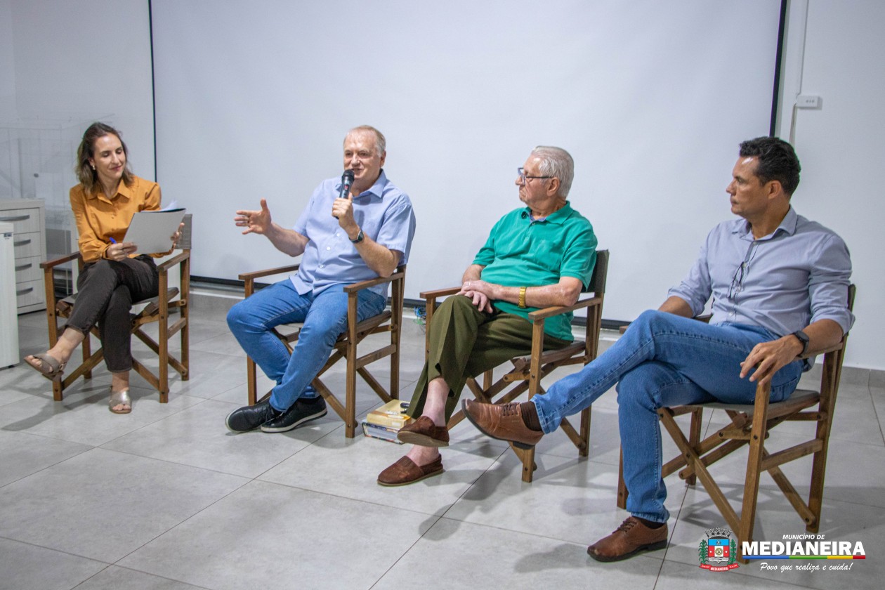 O Café com Memória reuniu estudantes e pessoas que ajudaram a construir diferentes capítulos do futebol medianeirense