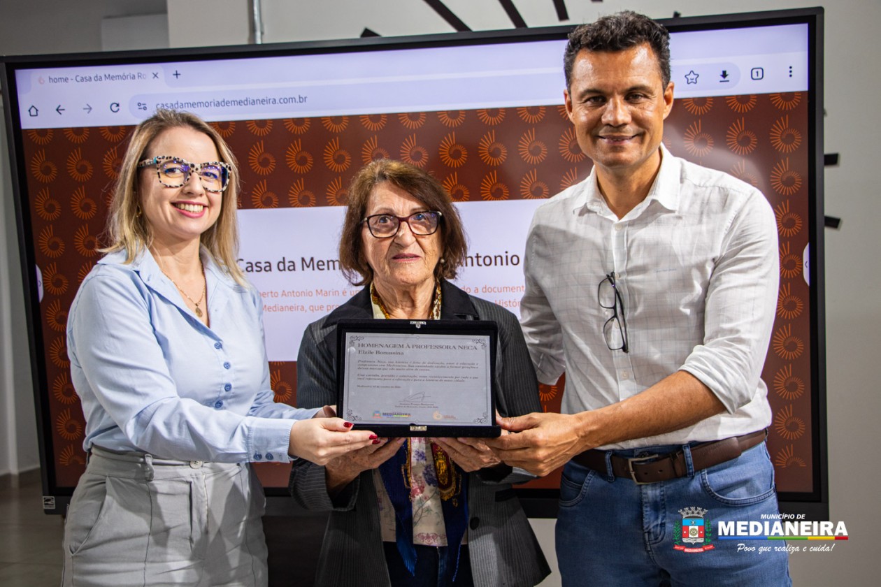 No Dia do Professor, a Prefeitura de Medianeira prestou homenagem a Elzile Bonassina, carinhosamente conhecida como professora Neca