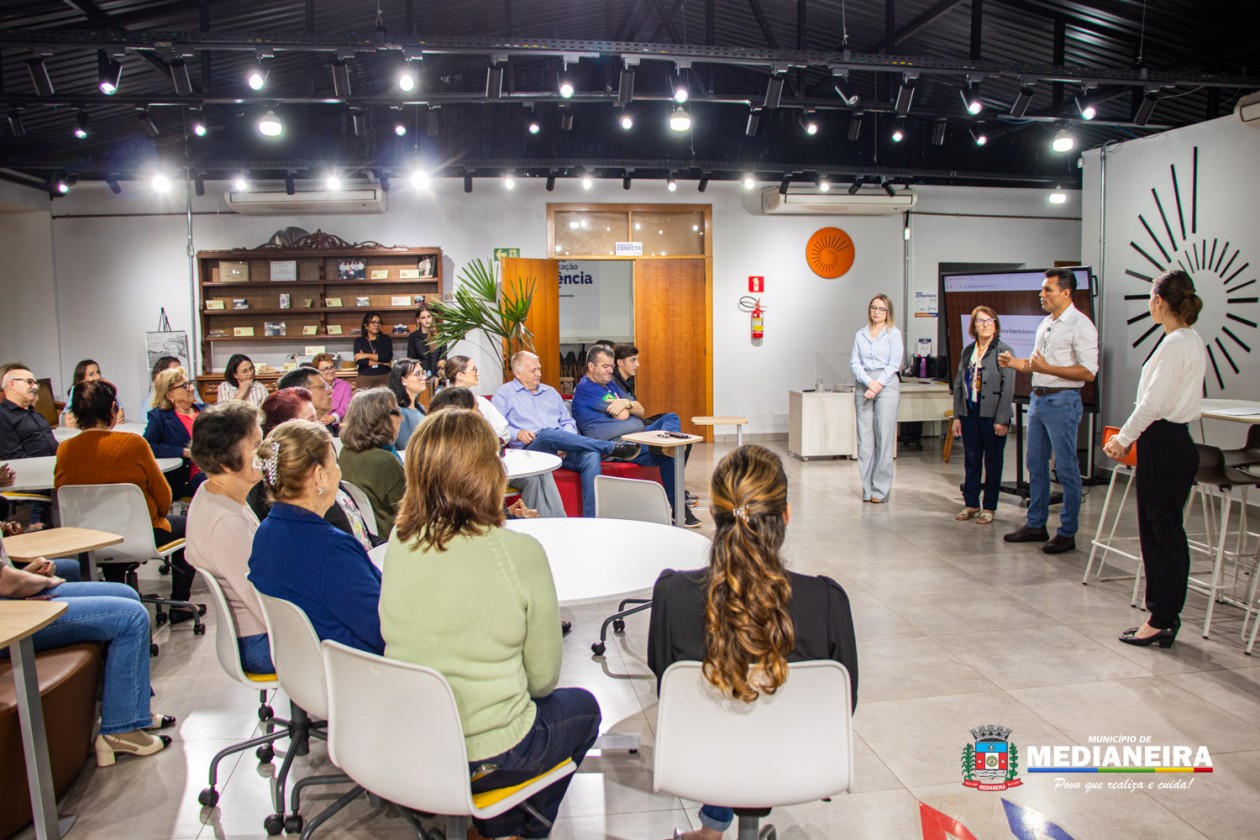 Homenagem, realizada na Casa da Memória Roberto Antonio Marin, reuniu autoridades municipais, familiares e convidados