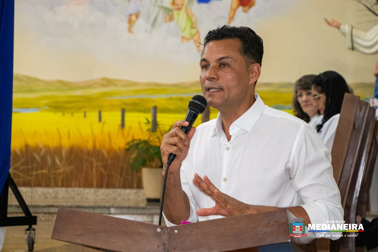 Ao final da missa, o prefeito de Medianeira Antonio França destacou a importância de reconhecer o legado dos pioneiros e de todas as pessoas que contribuíram para o desenvolvimento de Medianeira